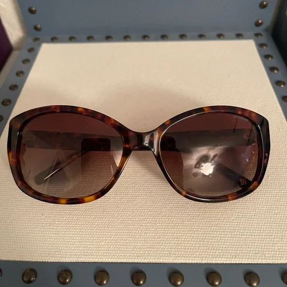 Women Polaroid Tortoise Shell Sunglasses - Picture 2 of 8
